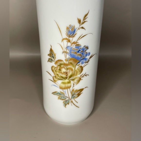 Stunning Classic German Kaiser Porcelain Hand Painted Blue & Gold Flower Vase - Picture 4 of 12